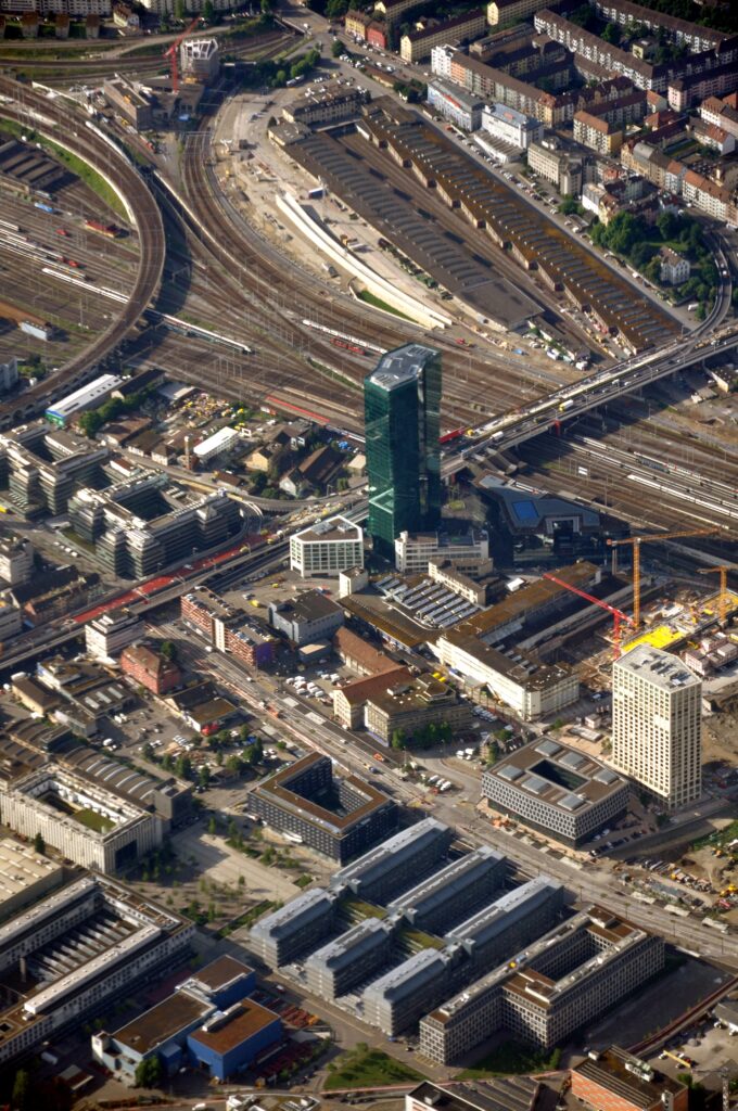 Una vista aerea della periferia industriale di Zurigo