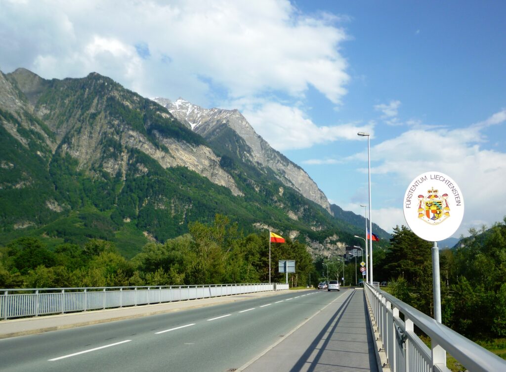 Il confine tra Svizzera e Liechtenstein a Balzers