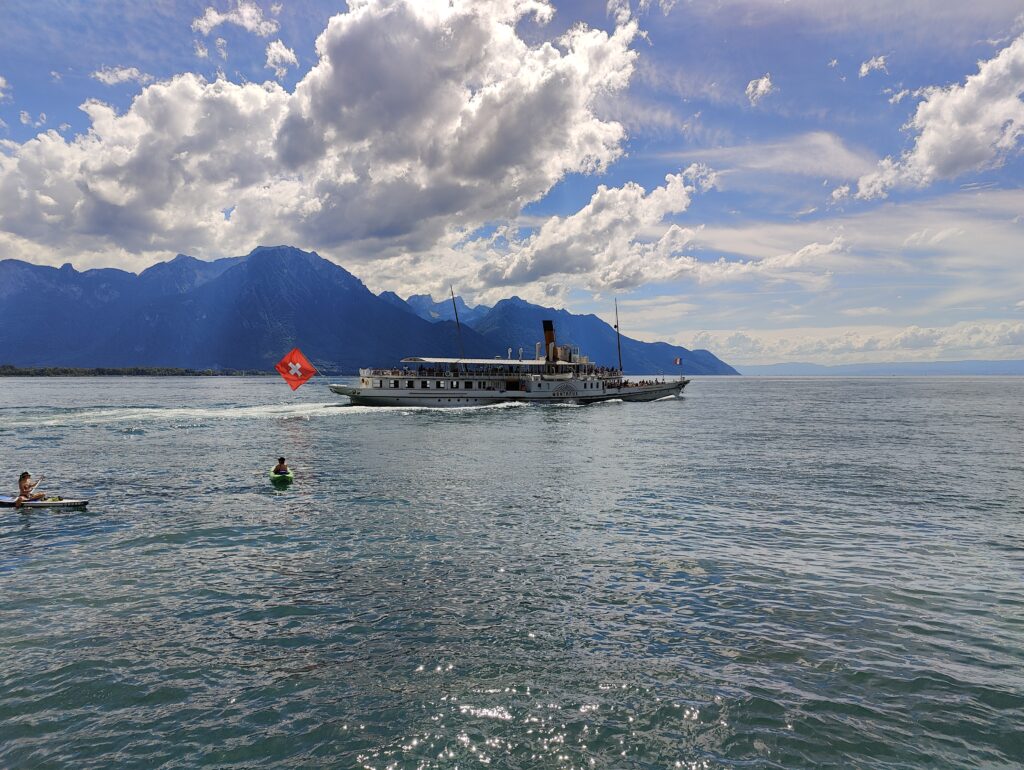 Il lago Lemàno in francese lac Léman, in francoprovenzale lèc Lèman, Genfersee in tedesco spesso chiamato lago di Ginevra è il maggiore lago della Svizzera e dell'Europa occidentale, posto sul confine franco-svizzero ed esteso per il 40% in Francia (dipartimento dell'Alta Savoia) e per il restante 60% in Svizzera.