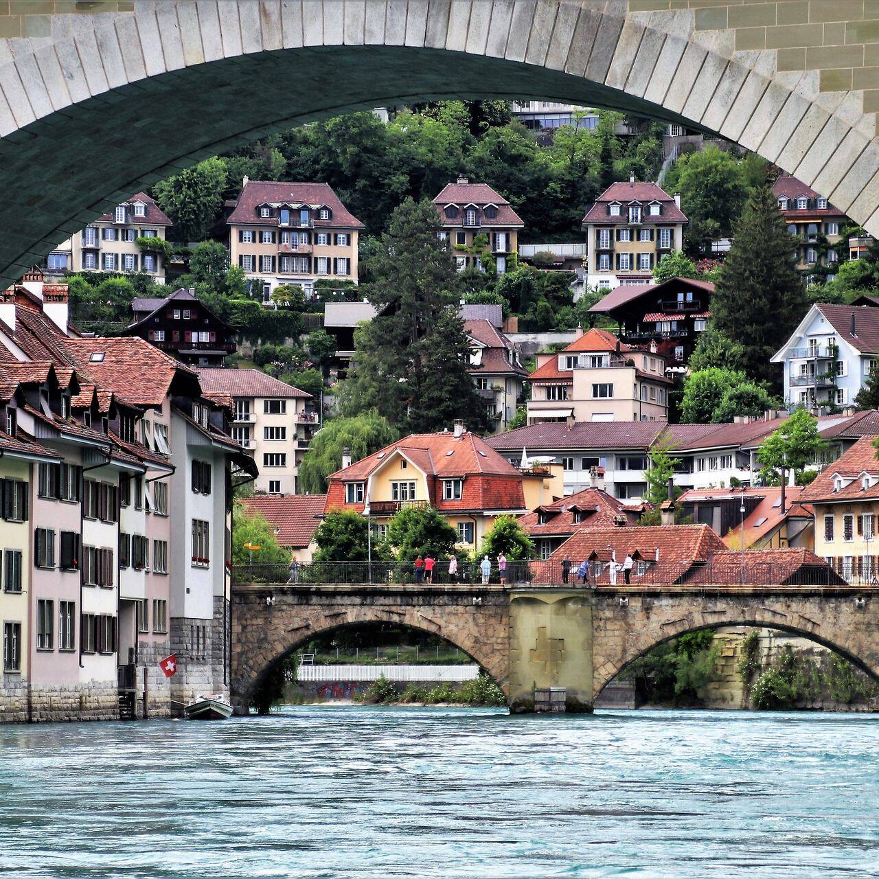 Un ponte sul fiume Aar a Berna