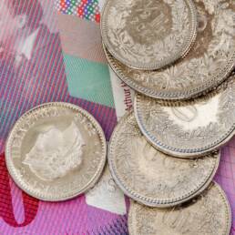 Franchi svizzeri a gogò per banche e assicurazioni elvetiche