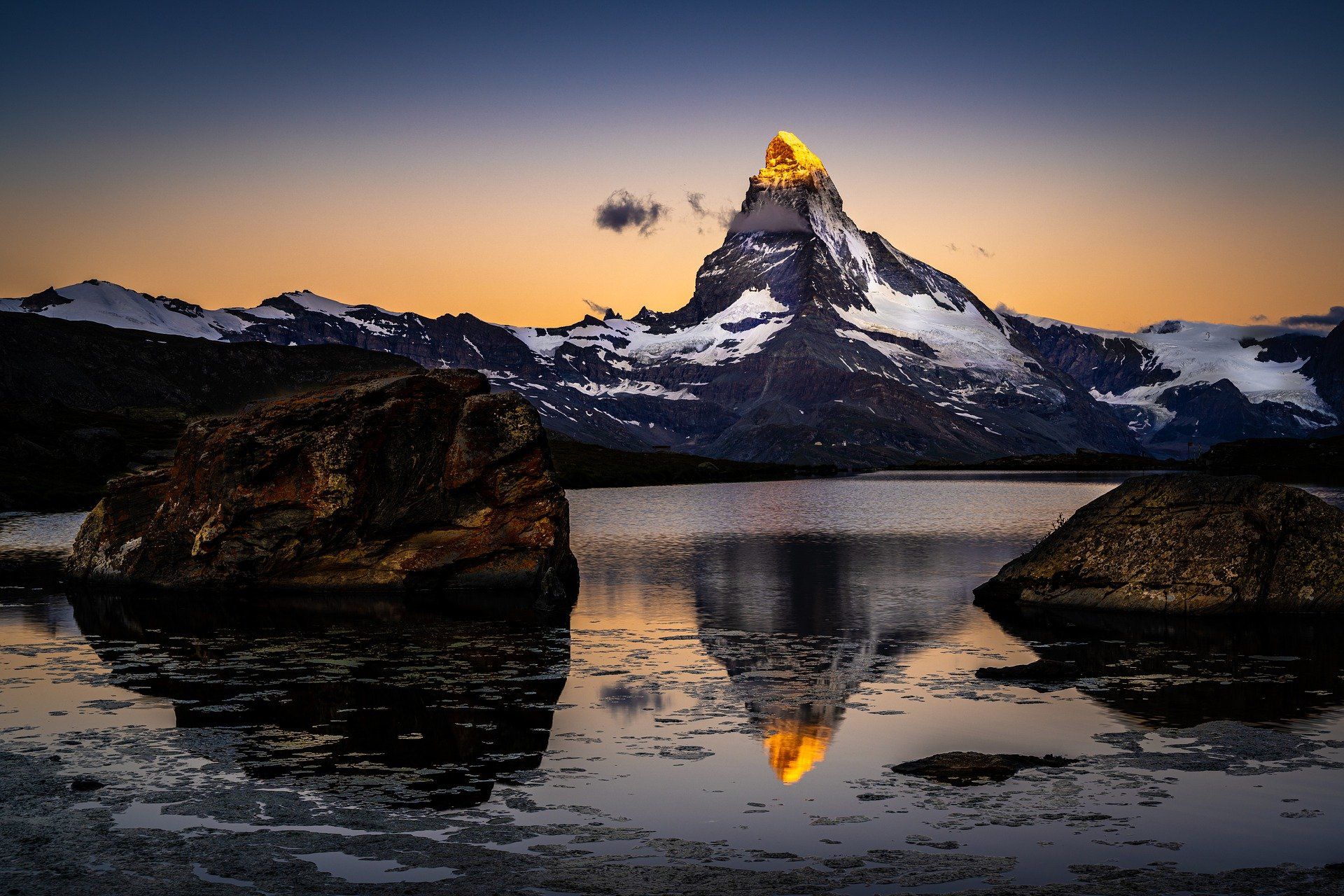 Il Cervino o Matterhorn è una montagna delle Alpi alta 4478 metri
