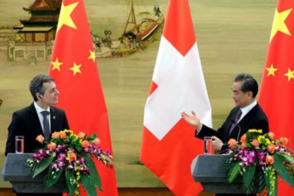 Dialogo franco tra Wang Yi (Cina) e Ignazio Cassis (Svizzera)