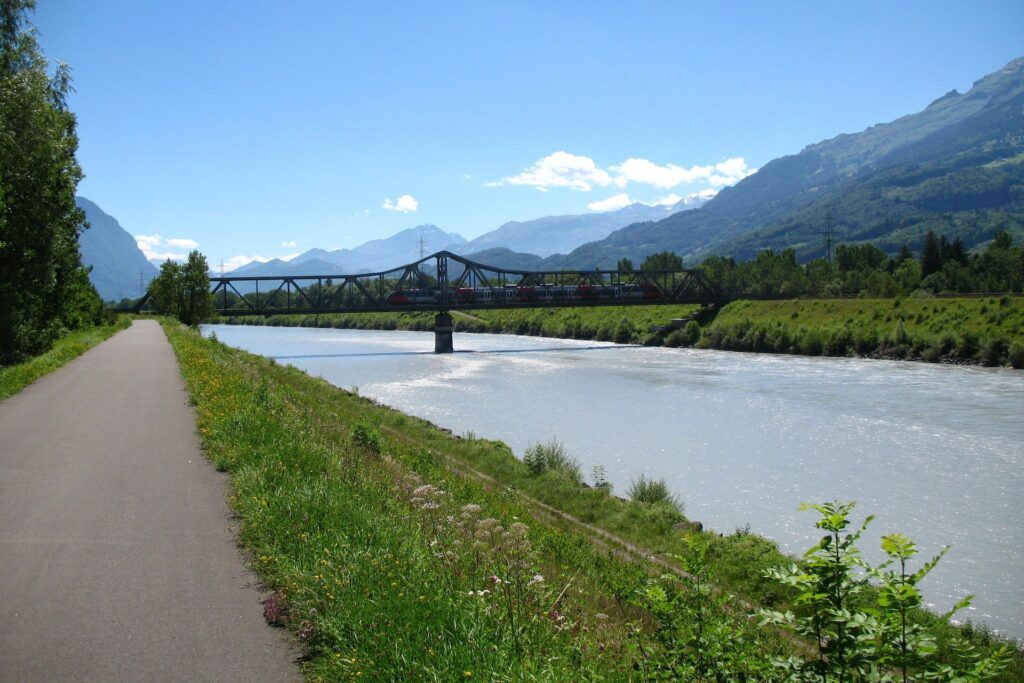 Il corso liechtensteinese del Reno tra Vaduz e Schaan