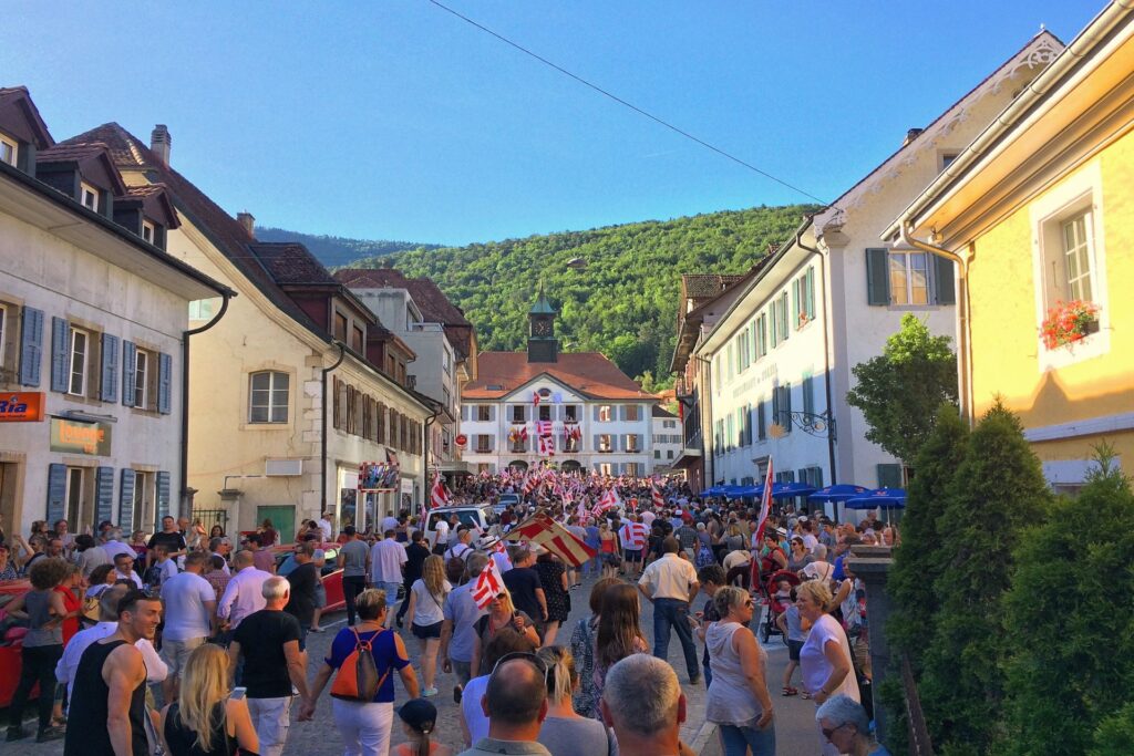 Il corteo dei pro-Giura a Moutier dopo il referendum del 18 giugno 2017