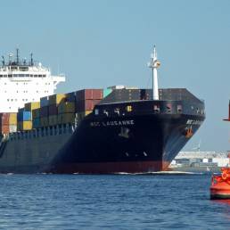 La imponente stazza della nave 'Lausanne'