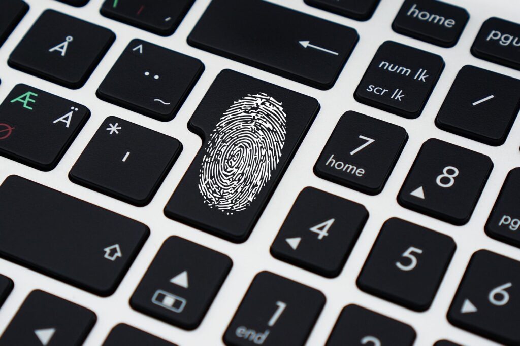 L'analisi delle impronte digitali resta fondamentale nelle indagini di polizia