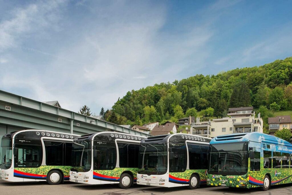 Quattro bus MAN del progetto Klimaschutzprojekt Schweiz
