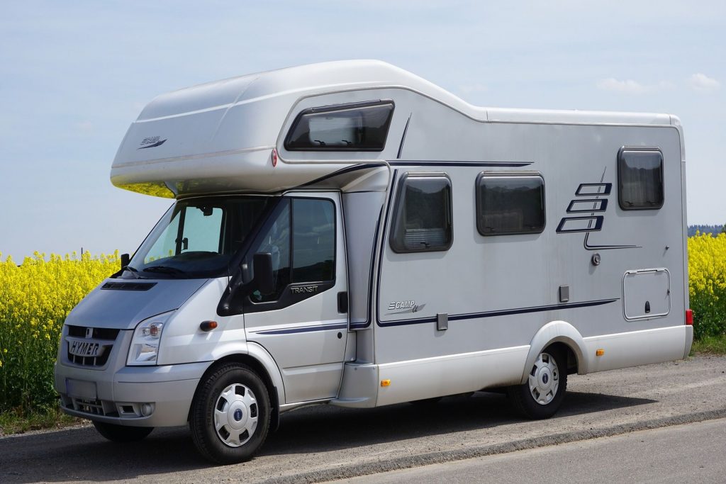 Un veicolo camper o casa mobile carrozzato Hymer