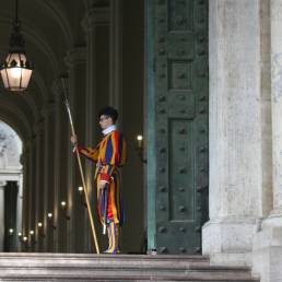 Guardie Svizzere in attività in Vaticano