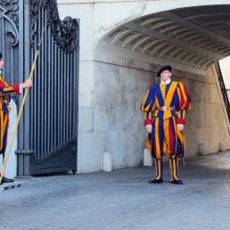 Guardie Svizzere in attività in Vaticano