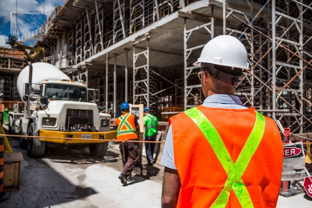 Lavoratori impegnati in un cantiere edile