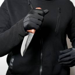 Un terrorista armato di coltello