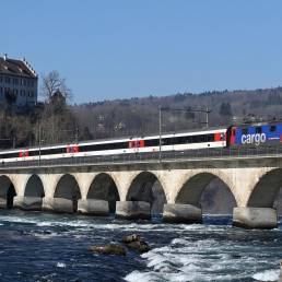 Un treno EuroCity SBB CFF FFS a Singen diretto a Stoccarda