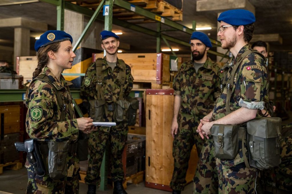 Soldati dell'esercito svizzero impegnati nel contrasto al COVID