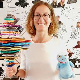 Alice Zollinger ha ritirato il Premio per il Federalismo 2021 per conto di Easyvote.ch