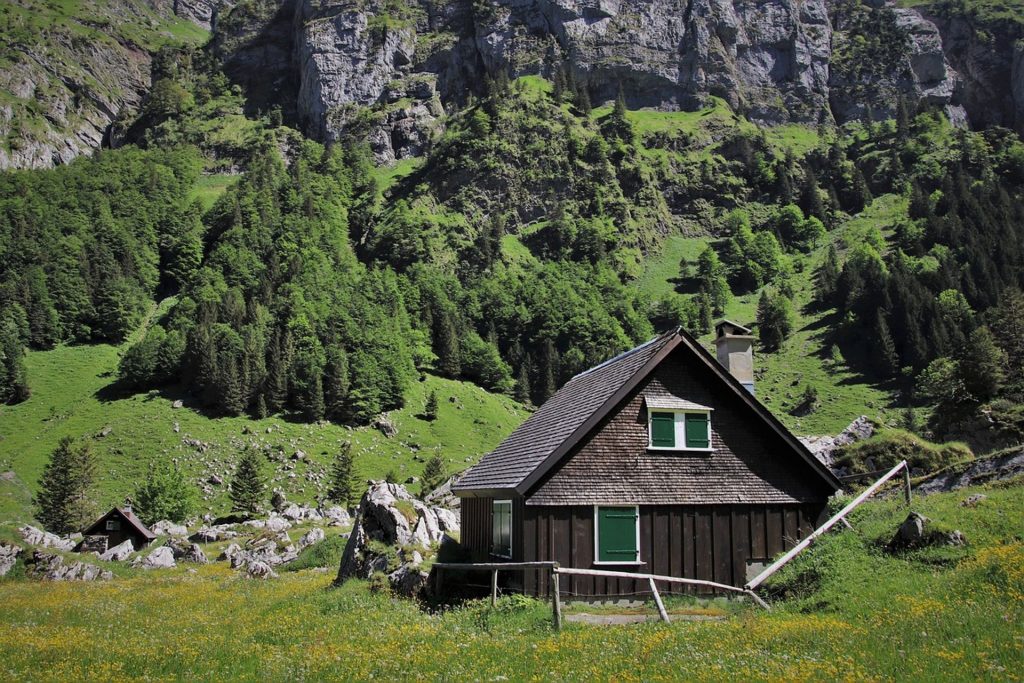 Una splendida baita di montagna sulle Alpi svizzere