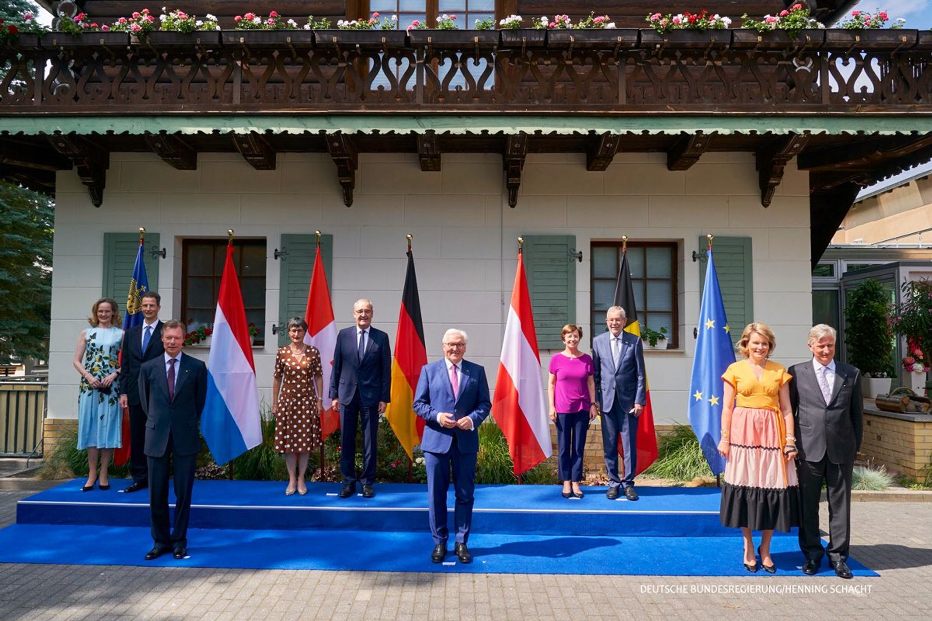 Guy Parmelin, presidente della Confederazione Elvetica, con il presidente della Repubblica Federale Tedesca, Frank-Walter Steinmeier, il Granduca del Lussemburgo, Enrico, il Principe ereditario Alois del Liechtenstein, il Re del Belgi, Filippo, e il presidente della Repubblica Austriaca, Alexander Van der Bellen