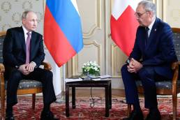 Vladimir Putin, presidente della Federazione Russa, e Guy Parmelin, presidente della Confederazione Elvetica, a colloquio a Ginevra