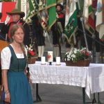 Gli esponenti politici Sven Knoll ed Eva Klotz in occasione di un momento patriottico del gruppo sudtirolese degli Schützen