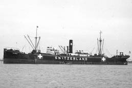 La nave svizzera Calanda in arrivo nel porto neutrale di Lisbona nell'estate del 1942