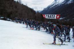 Partecipanti alla gara di scialpinismo militare “Patrouille des Glaciers” nel Cantone Vallese ad Arolla