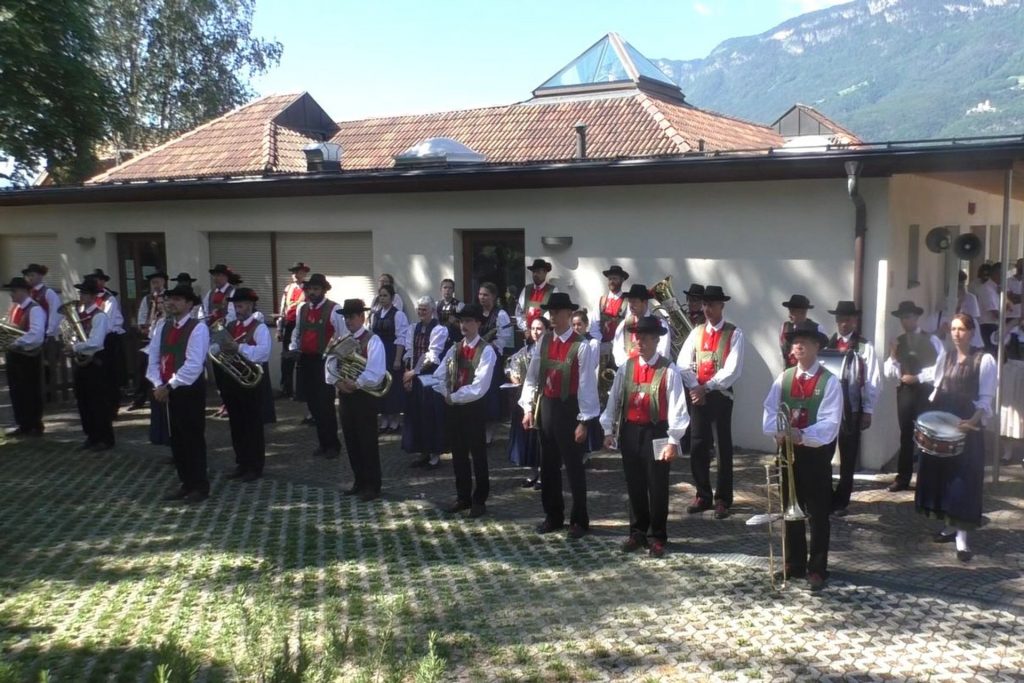Manifestazione patriottica degli Schützen a Siebeneich/Settequerce, frazione del Comune sudtirolese di Terlan/Terlano