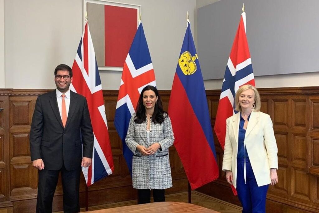 La Ministra degli Esteri del Liechtenstein, Dominique Hasler, a Londra al momento della firma dell'accordo di libero scambio fra EFTA e Regno Unito