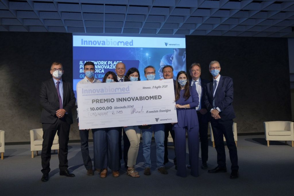 La consegna del Premio Innovabiomed 2021 alla Fondazione Fondazione Ri.MED