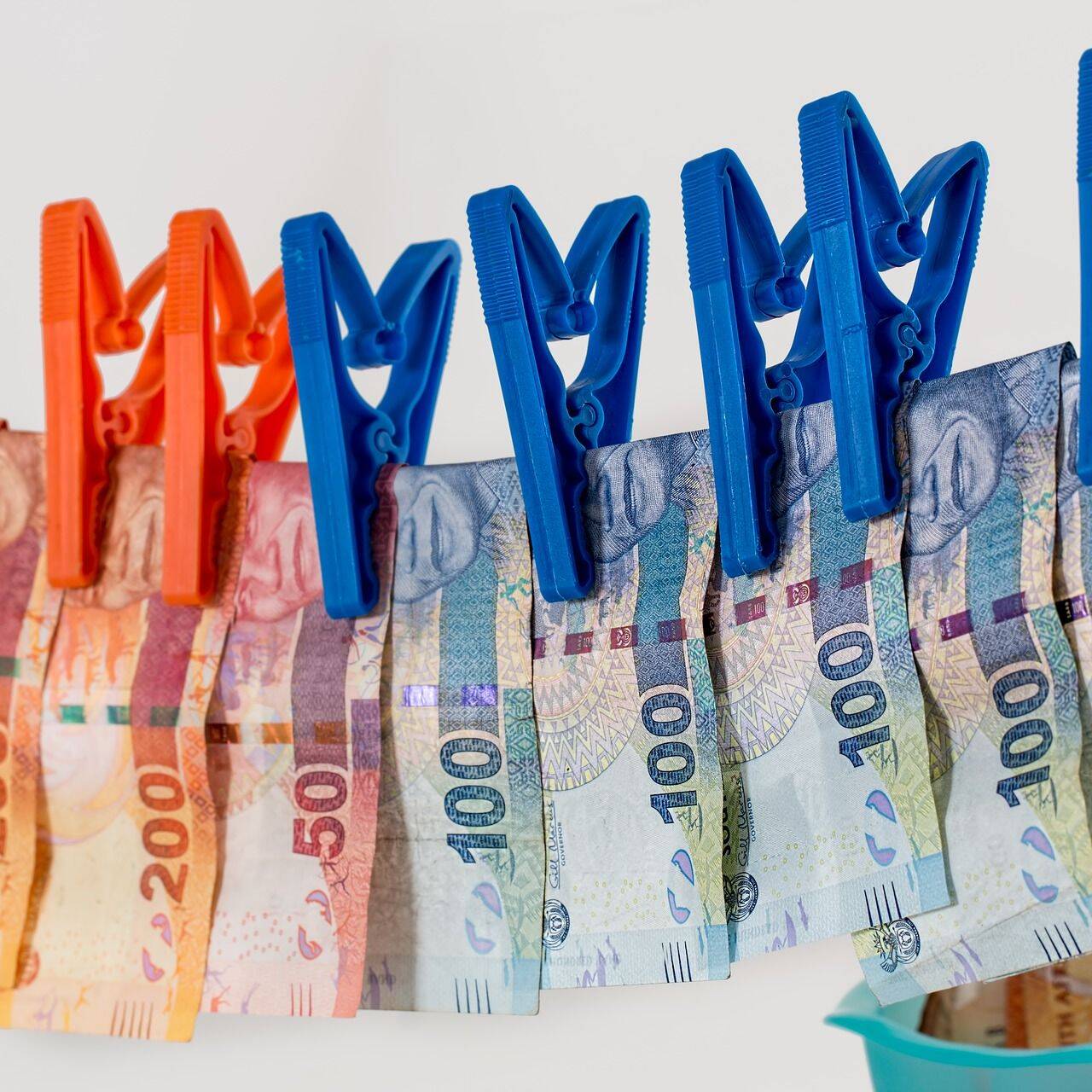 Le tasse rappresentano un continuo motivo di dibattito