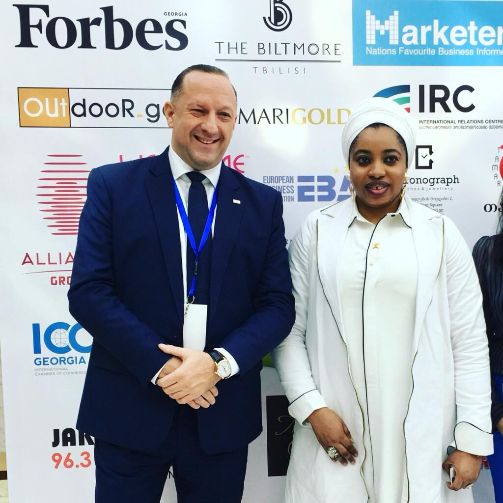 Dejan Štancer, Chairman dell'organizzazione Global Chamber of Business Leaders, con Sua Altezza Reale Zaynab Otiti Obanor, ex regina di Nigeria, fondatrice dell'Iniziativa per lo Sviluppo Economico dell'Africa Araba