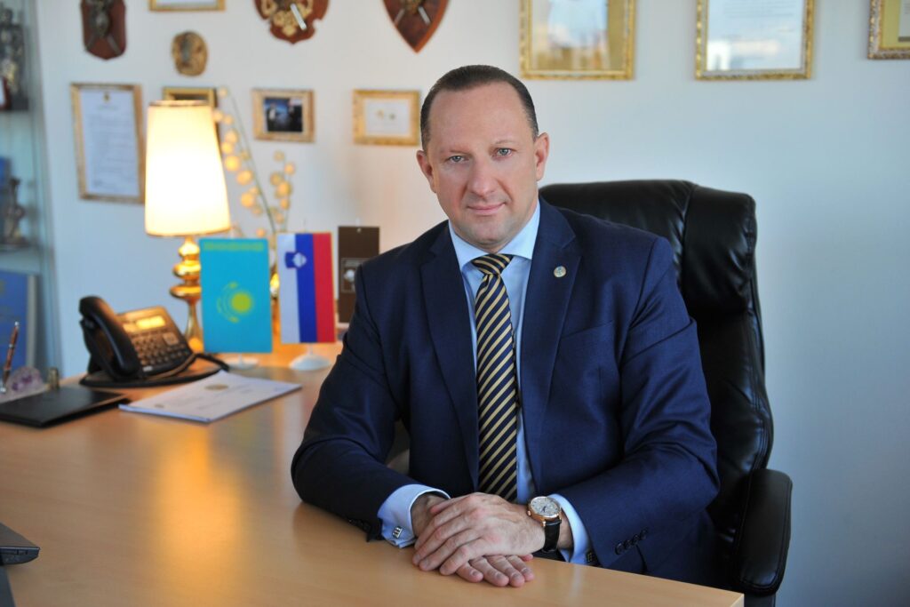 Dal 2020 Dejan Štancer è Chairman dell'organizzazione Global Chamber of Business Leaders (GCBL)