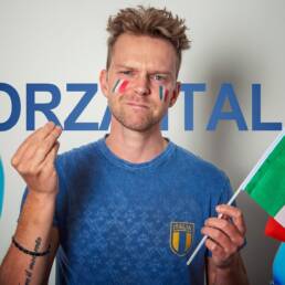 Gli italiani hanno un rapporto ambivalente con lo Stato e con l'idea stessa di Nazione