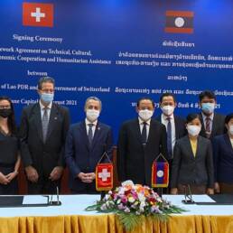 La firma dell'accordo di collaborazione quadriennale fra Svizzera e Laos