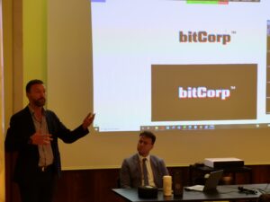 Christian Persurich, CEO di bitcorp, durante la cerimonia conclusiva del Premio Start Up e PMI Innovative il 18 settembre a Zurigo