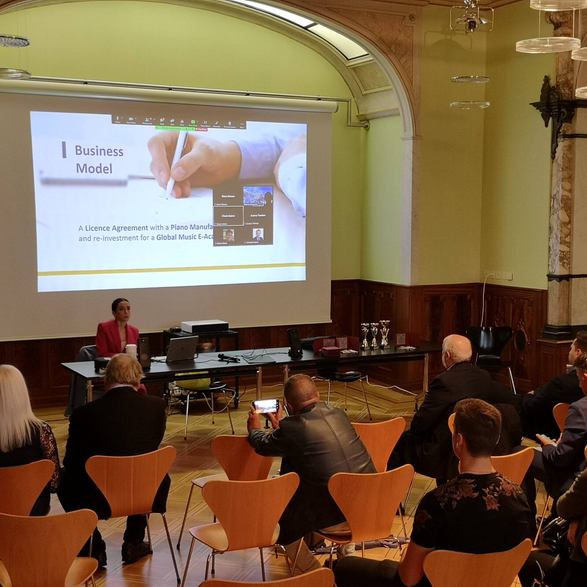 Eleonora Bafunno, rappresentante di Bafunno Mechanics, durante la cerimonia conclusiva del Premio Start Up e PMI Innovative il 18 settembre a Zurigo