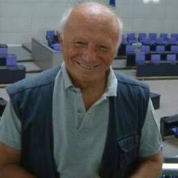 Giancarlo Pagliarini, parlamentare della Lega Nord dal 1992 al 2006, è attivo in politica con la “Rete 22 Ottobre”