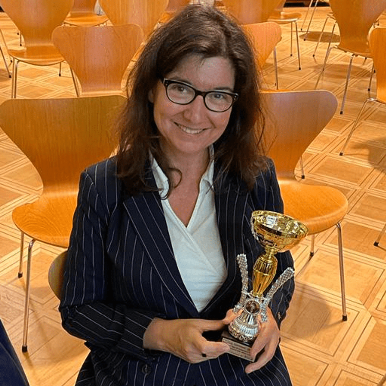 Elisa Fanton è imprenditrice e ingegnere capo di IAQ-ASE, quotata azienda ticinese specializzara nella sanificazione dell'aria: il 18 settembre 2021 ha ritirato a Zurigo la coppa spettante al vincitore del Premio internazionale Start Up/PMI Innovative