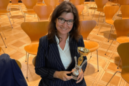 Elisa Fanton è imprenditrice e ingegnere capo di IAQ-ASE, quotata azienda ticinese specializzara nella sanificazione dell'aria: il 18 settembre 2021 ha ritirato a Zurigo la coppa spettante al vincitore del Premio internazionale Start Up/PMI Innovative 