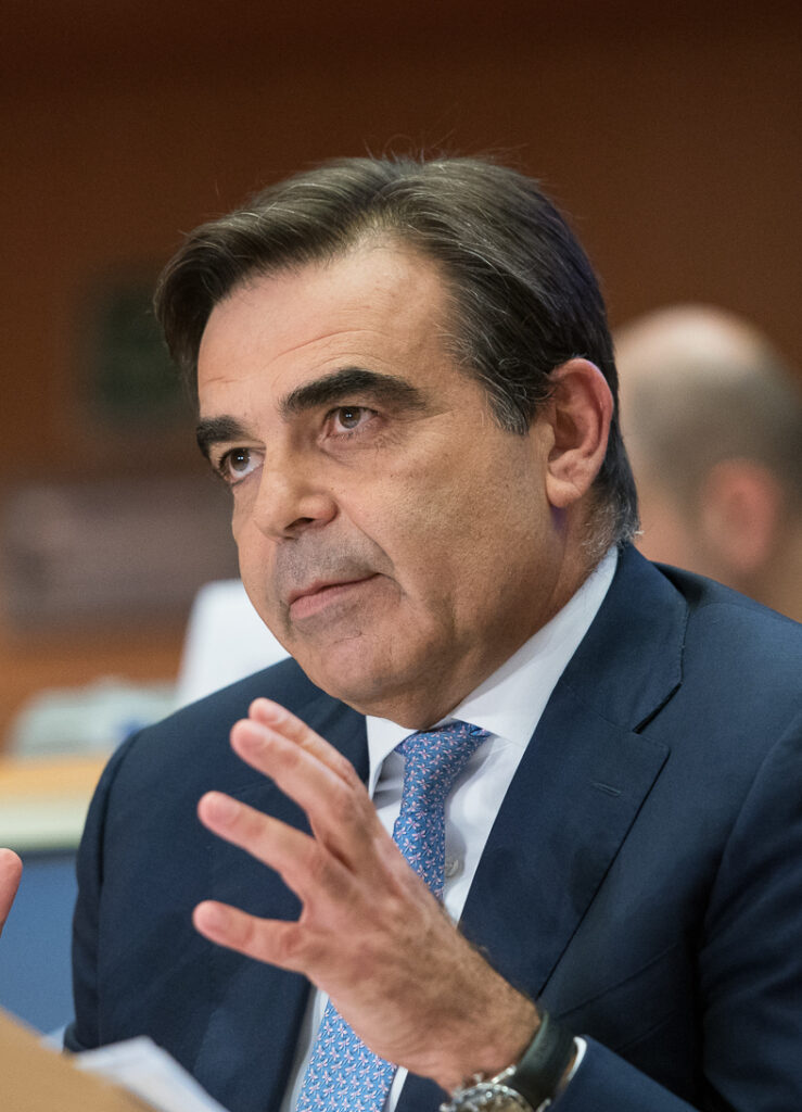Il politico greco Margaritis Schinas è vicepresidente della Commissione Europea