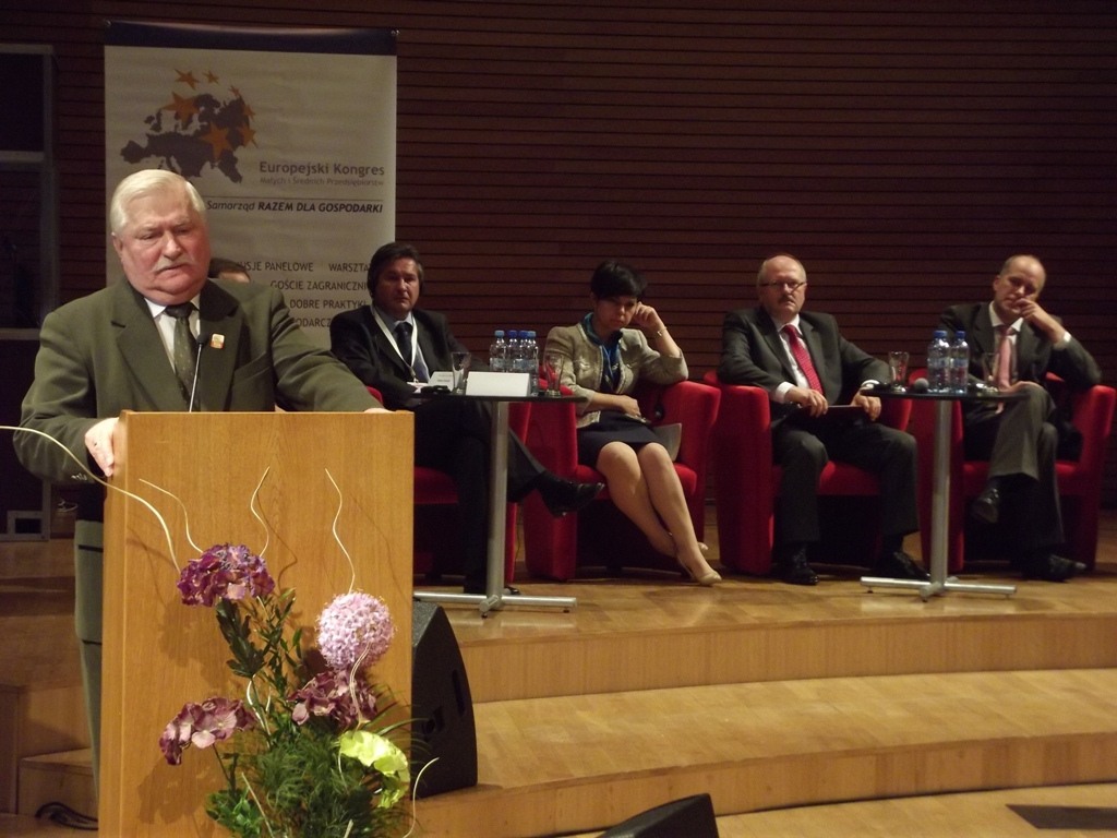 Lech Wałęsa durante il Congresso europeo delle piccole e medie imprese a Katowice nel 2012