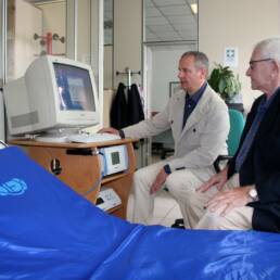 Valerio Dallago, amministratore di S.I.S.T.E.M.I. e produttore dei dispositivi Seqex, al computer