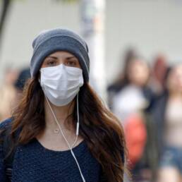 La mascherina è uno degli strumenti più diffusi di contrasto al COVID-19