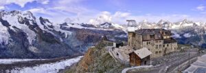 Kulmhotel Gornergrat das höchstgelegene Hotel der Schweizer Alpen. Photo by Xavier von Erlach on Unsplash