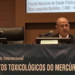 Il Dott. Raimondo Pische durante una conferenza