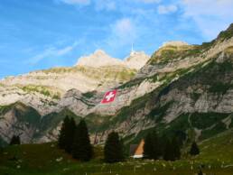 Sul Säntis, ogni anno in occasione della festa nazionale, viene installata una bandiera Svizzera considerata la piu grande del mondo