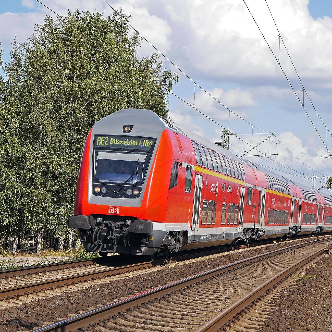 Regional Express Photo by Erich Westendarp on Pixabay