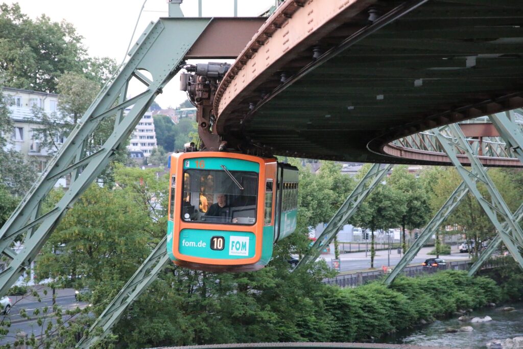 Schwebebahn Wuppertal Photo by Christian Walther on Pixabay