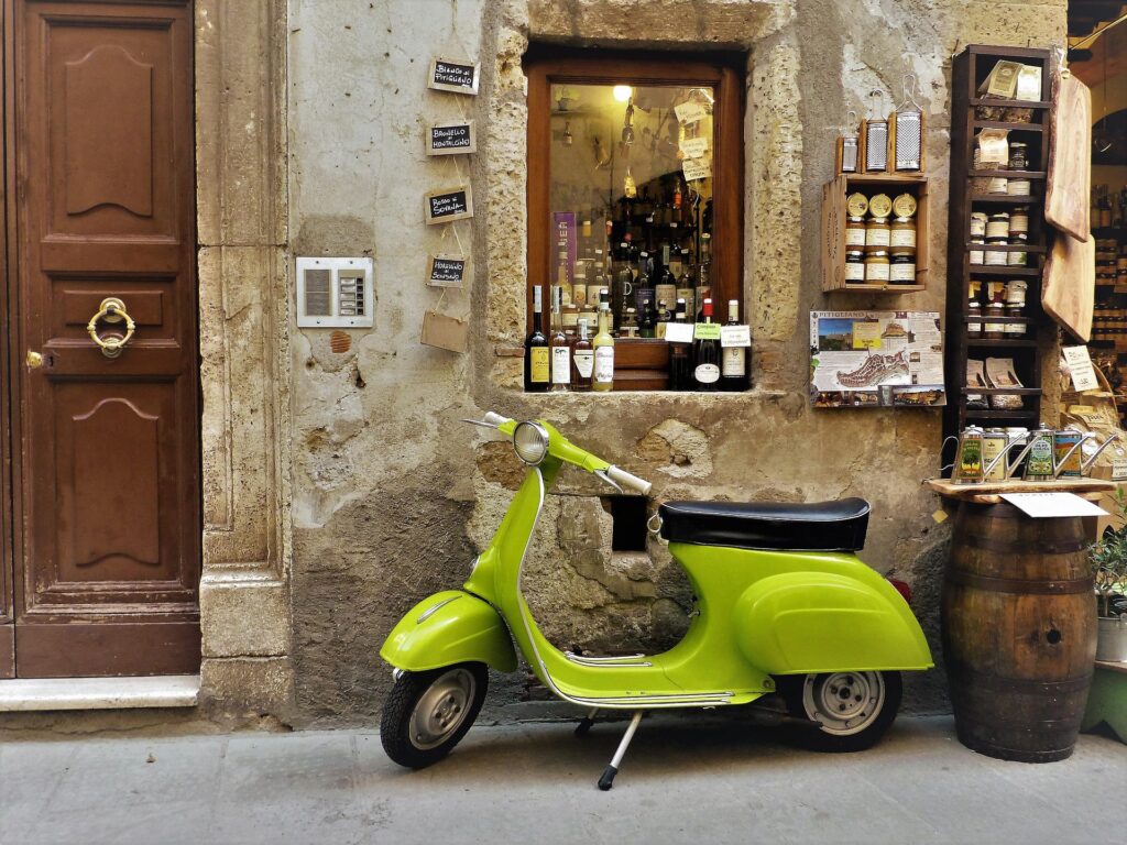 Un negozio di prodotti tipici italiani Foto di Robert Allmann da Pixabay