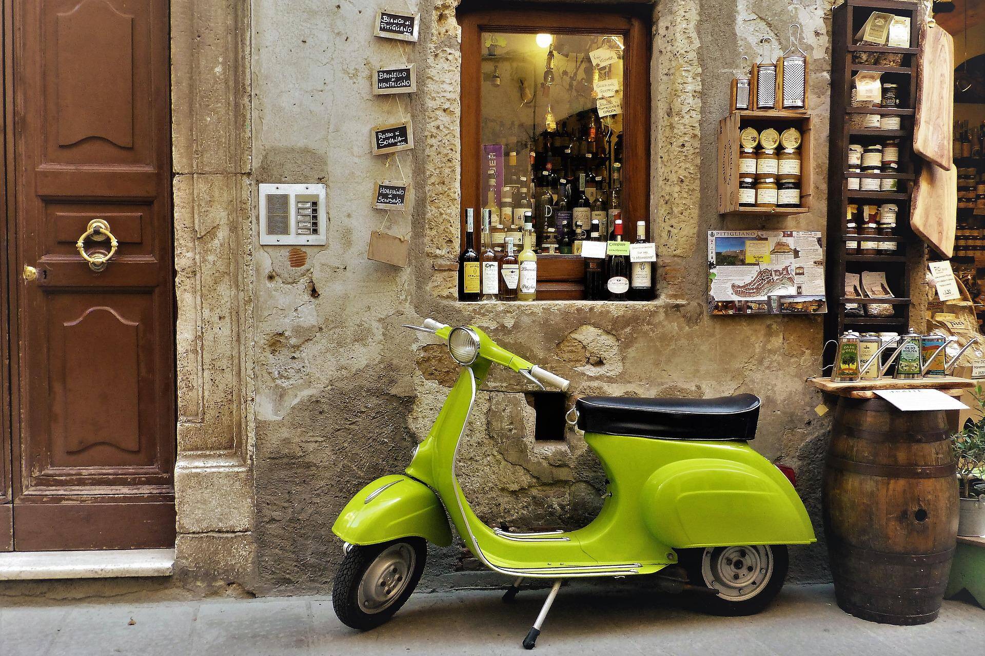 Un negozio di prodotti tipici italiani Foto di Robert Allmann da Pixabay